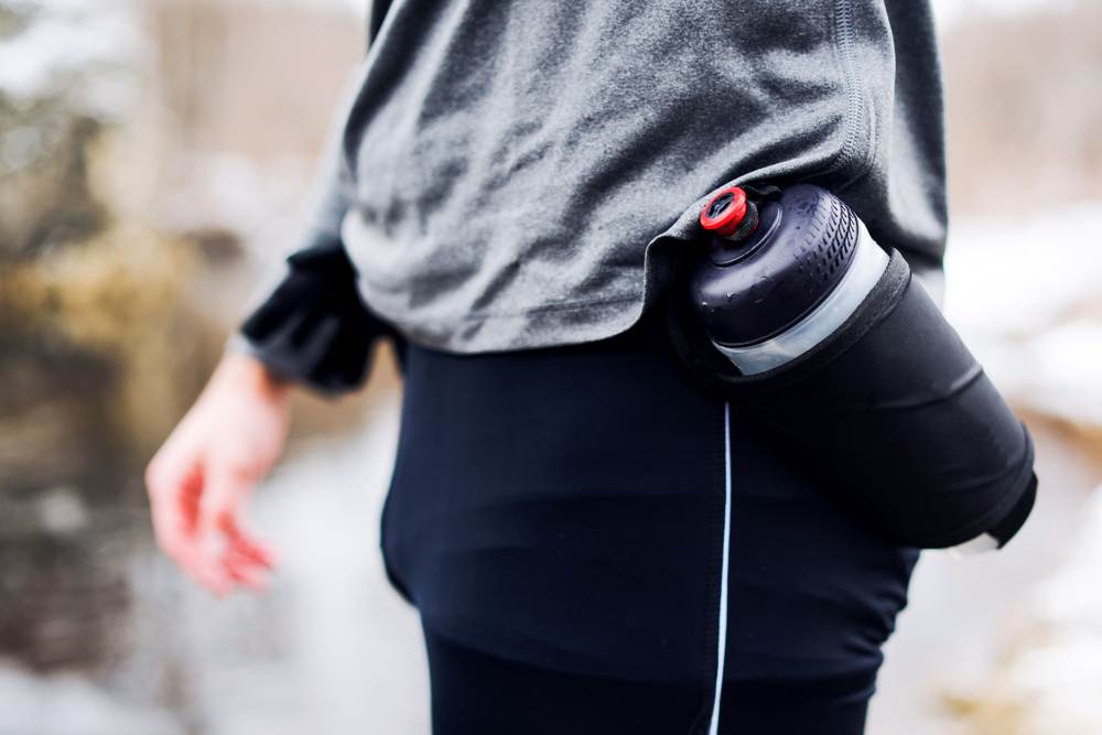Best way to carry water while running, handheld bottle and waist belt options