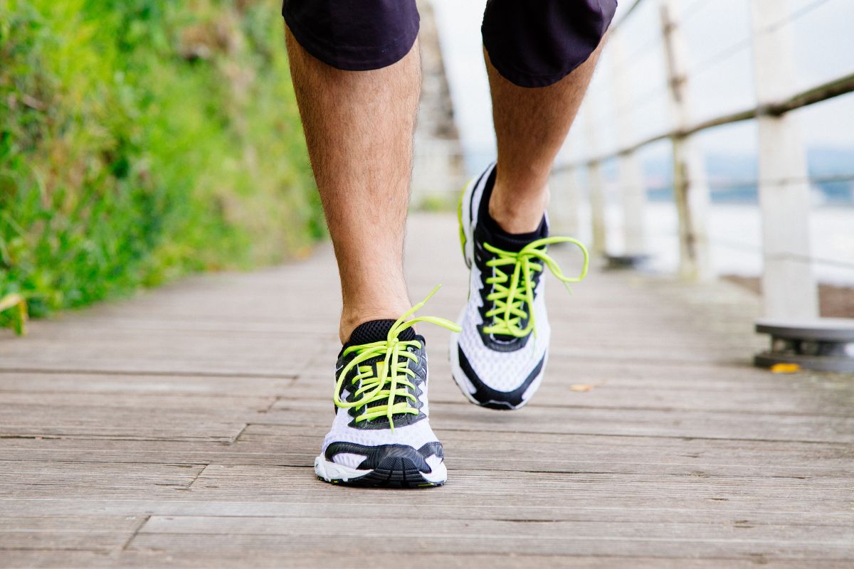 Stability running shoes that control overpronation