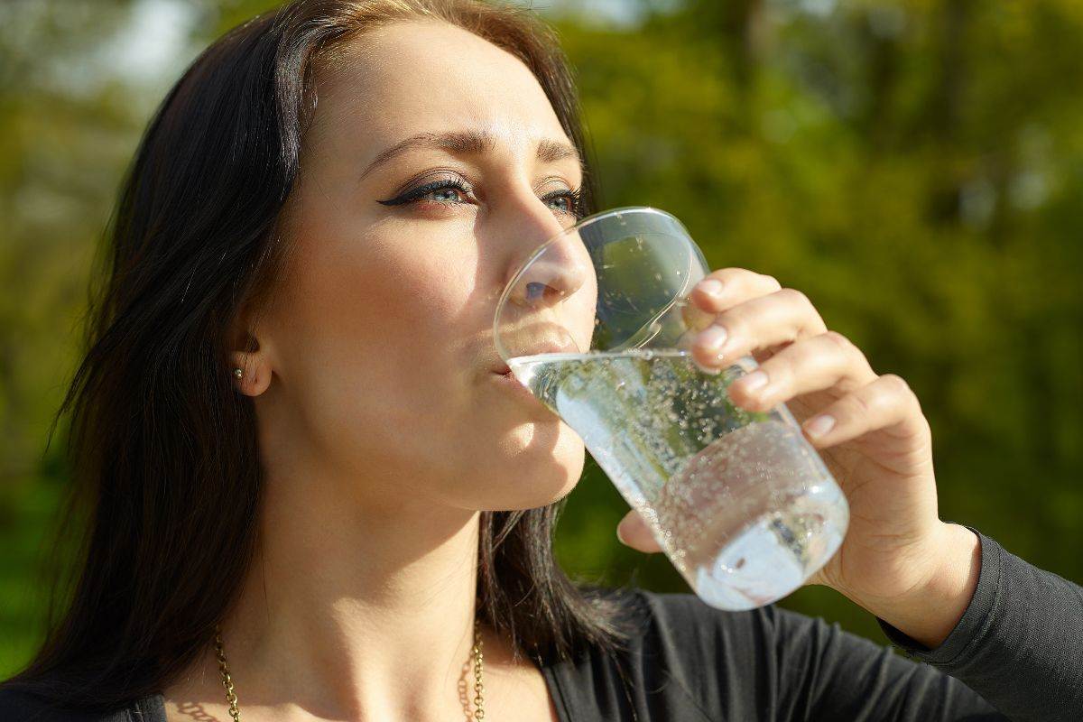 Does Sparkling Water Hydrate You (Is Sparkling Water Good For Runners?)